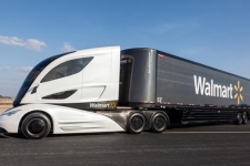沃尔玛自造混动送货货车 酷似宇宙飞船