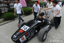 合肥大学生打造新型电动F1赛车