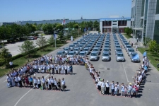 北汽新能源向卫蓝先锋行动首批200名车主交车 订单客户超800
