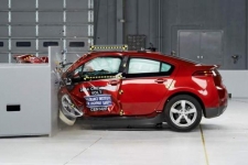 美IIHS小型车/电动车碰撞测试 沃蓝达合格聆风差评