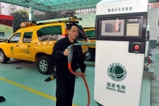 的哥怕充电不爱电动车 广东惠城将建100个电动出租车充电桩