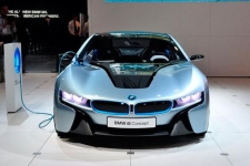 全新BMW i8中国8月18日正式预售 售价约为220万元