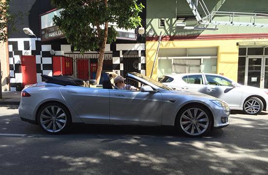 特斯拉Model S敞篷版 现身美国街头