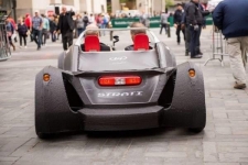 首款3D打印电动汽车试驾纽约街头 续航100公里