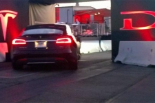 特斯拉四驱Model S P85D发布 百公里加速3.2秒里程增加16km