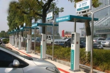 西安首批100个充电桩建成 目前免费为车充电