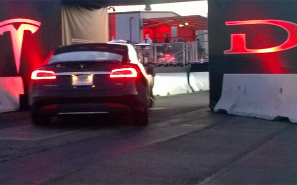 特斯拉四驱Model S P85D发布 百公里加速3.2秒里程增加16km