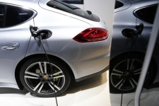 Research Capsule：2014年中美法日挪五国电动车销量均超一万