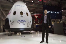 马斯克SpaceX载人飞船获美国航空航天局批准