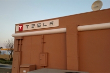 特斯拉将电池交换技术测试  加州换电站施工中（组图 ）