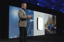 EV晨报|特斯拉电池获8亿美元订单；安徽高速配建充电桩；安凯推全新纯电动车…