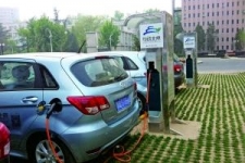 北京收取电动汽车充电服务费，车主不干了。你的观点呢？