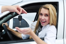 燃油VS新能源汽车 哪个才是女司机的最佳选择？