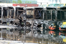 厦门混合动力公交起火 11辆车烧毁1人死亡