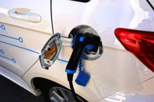 如何解决电动车电池亏电及车辆故障的运输问题