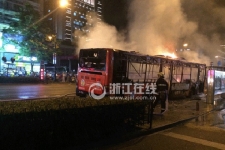 杭州自燃公交车自动灭火器失灵 45辆同款车全停运