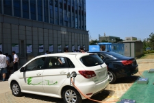 充1度电最多亏8毛  北京充电桩企业呼吁建立补贴机制