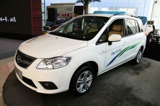 首款纯电动MPV北京上市 普力马EV售价12.68万元