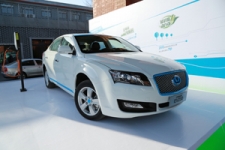 华泰iEV230补贴后12.35万元起 xEV260纯电动SUV首次亮相