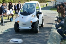 日本研发全球首辆无电池电动车 采用特殊轮胎