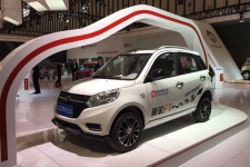 颜值与实力并存 德瑞博南京车展推出三款微型电动SUV新品