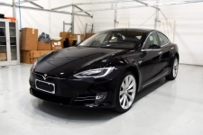 特斯拉MODEL S 75/75D正式上市 售价73.57/78.15万元