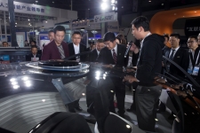 贵州省领导视察数博会乐视展台 LeSEE超级汽车引关注