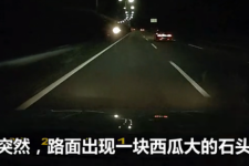视频 | 比亚迪唐高速115KM/H遇到爆胎，重点在23秒