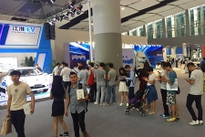 第一电动网出品Touch APP 下载即送VR眼镜 广州车展B区新能源展台免费火热发放中