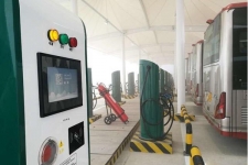 京津冀地区最大公交充电站投入运营 可同时容纳80辆公交充电