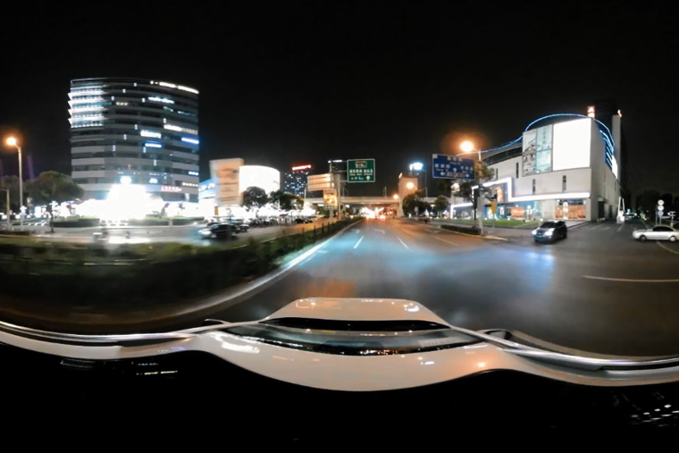 VR试 | 配置丰富油耗低 荣威eRX5带你夜游大上海