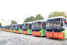 湖北崇阳县投入68辆纯电动公交车，进入公交“零排放”时代