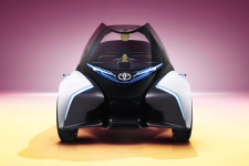 丰田发布i-TRIL概念车：一款日本人给欧洲人设计的交通工具