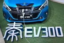 比亚迪新能源又要搞事情，秦EV300改款上市仅是开始