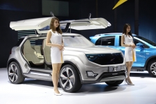 定位自动驾驶，云度新能源智能跨界电动SUV概念车Xπ亮相