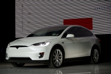 特斯拉一季度Model S和Model X全球交付2.5万辆，Model 3中国交车料明年下半年