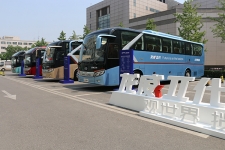 最高续航320Km 金龙客车龙威Ⅱ代纯电动公路客车首发上市