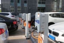上海新能源车充电供需矛盾突显，充电桩沦为僵尸桩