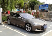 EV英雄会青海集结赛，最晚动身的特斯拉Model S 90D车主一路超充到洛阳