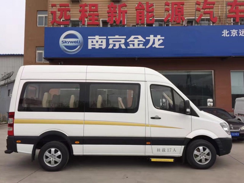 南京金龙 D11商务通勤客车 价格低大实惠