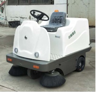 沧州小林清洁牌XLS-1350小型驾驶式电动清扫车