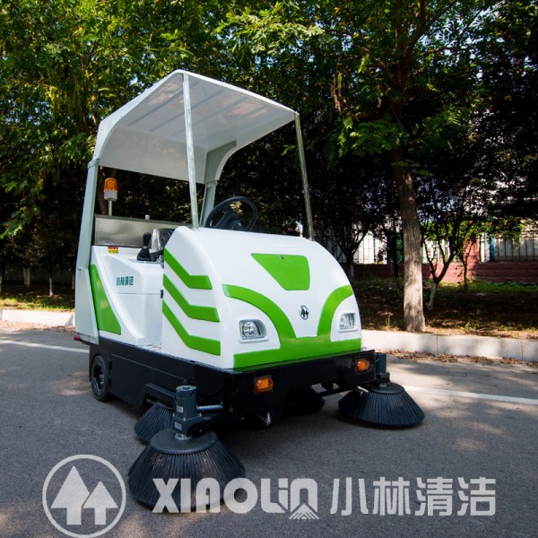 新乡XLS-1750遮阳棚式驾驶式喷水吸扫电动 清扫车 